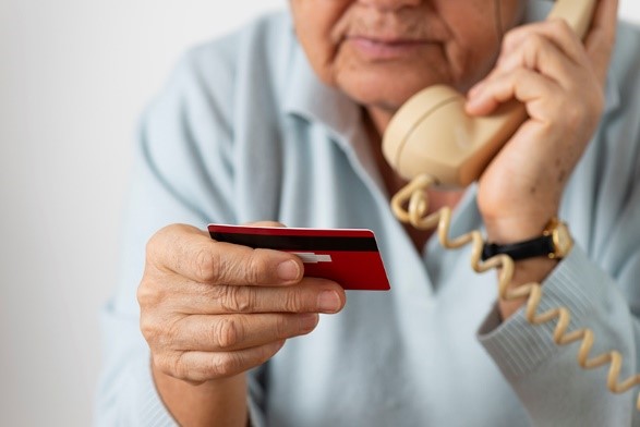 Golpes financeiros contra idosos cresceram 60%, diz Febraban - Semanário Catarinense