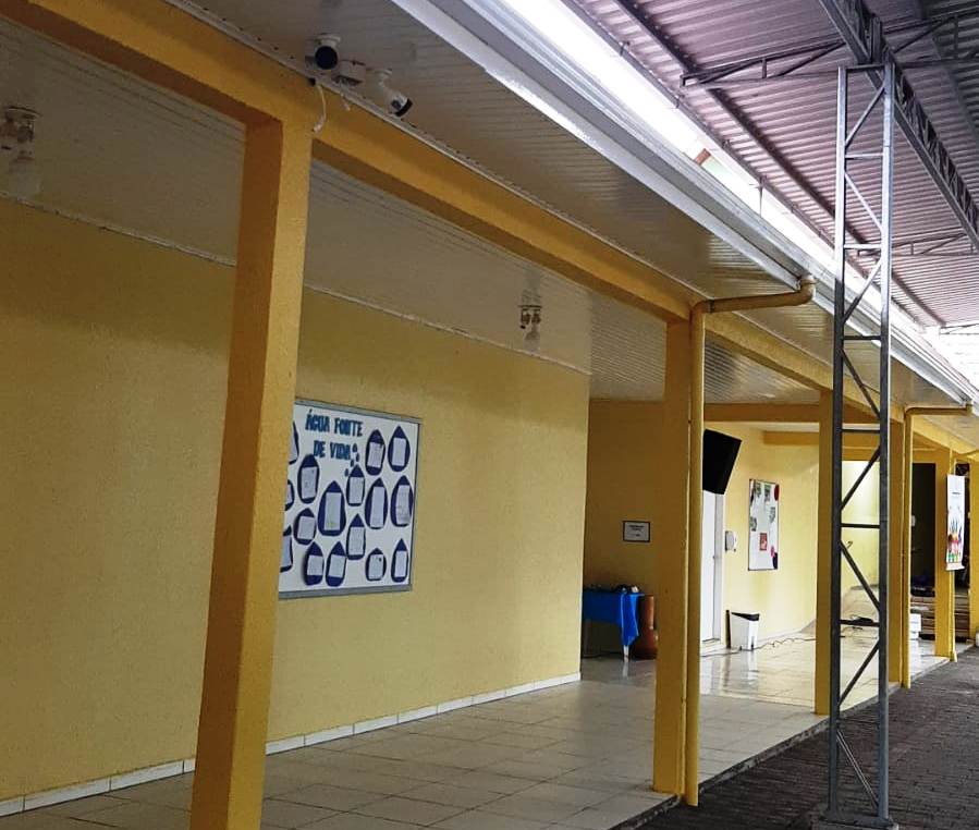 Fotos: Câmeras serão instaladas nos ambientes externos, salas de aula e administrativo - Crédito: Ascom Prefeitura de Rio das Antas 