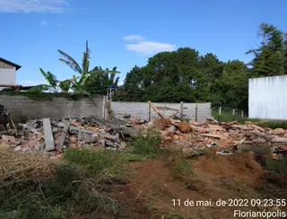 Prefeitura de Florianópolis realiza a demolição de apartamentos e obras irregulares no Norte da Ilha nesta sexta-feira