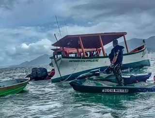 Polícia Militar Ambiental salva tripulação vítima de naufrágio em Florianópolis