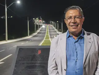 Avenida do Anel Viário de São José recebe iluminação pública