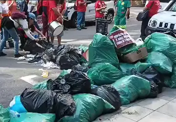 Grevistas desobedecem justiça e espalham lixo no meio da rua em Florianópolis - Em atualização