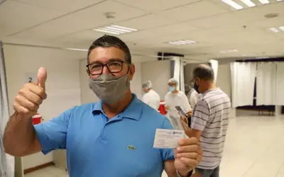 Florianópolis continua vacinação contra Covid-19, Influenza e vacinas do calendário, nesta sexta-feira, 12 de agosto