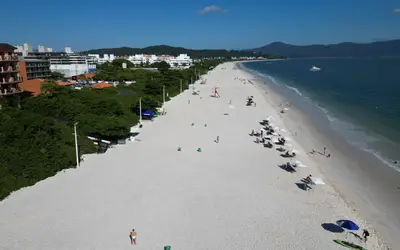 Temporada de verão encerra com excelência nos serviços, melhora na balneabilidade e 2 milhões de turistas em Florianópolis