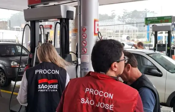 Procon de São José fiscaliza aumento de combustíveis nos postos de gasolina