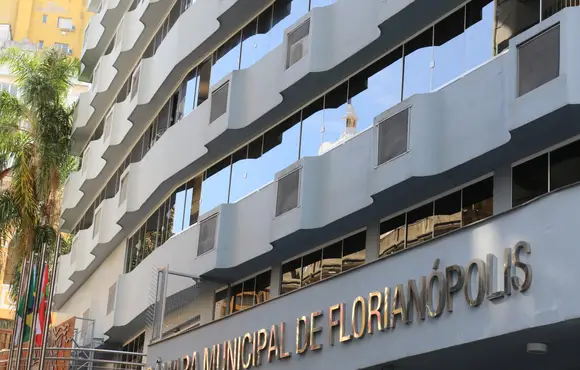 Câmara de Florianópolis: Ponto de Coleta de Doações para atingidos do Rio Grande do Sul